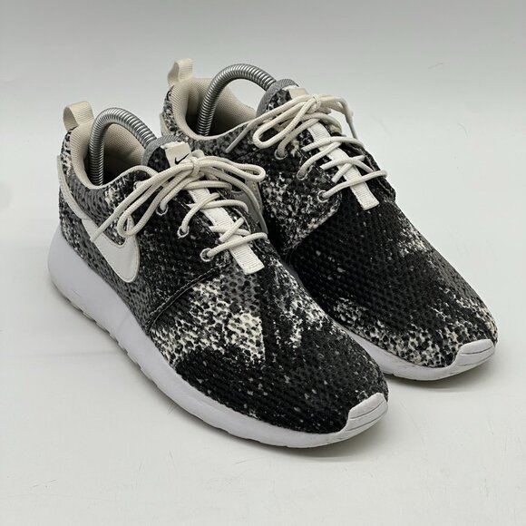 Nike Roshe One Print Black White Lightweight Mesh Running Shoes Women's Size 7.5 - Picture 1 of 10